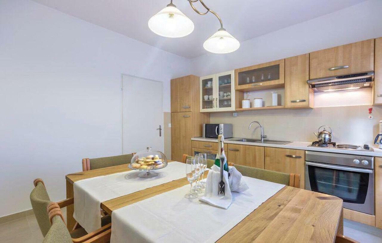 Apartman Eta Appartamento Pola Esterno foto