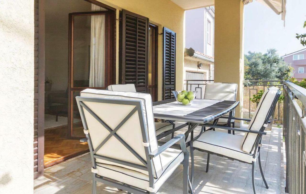 Apartman Eta Appartamento Pola Esterno foto