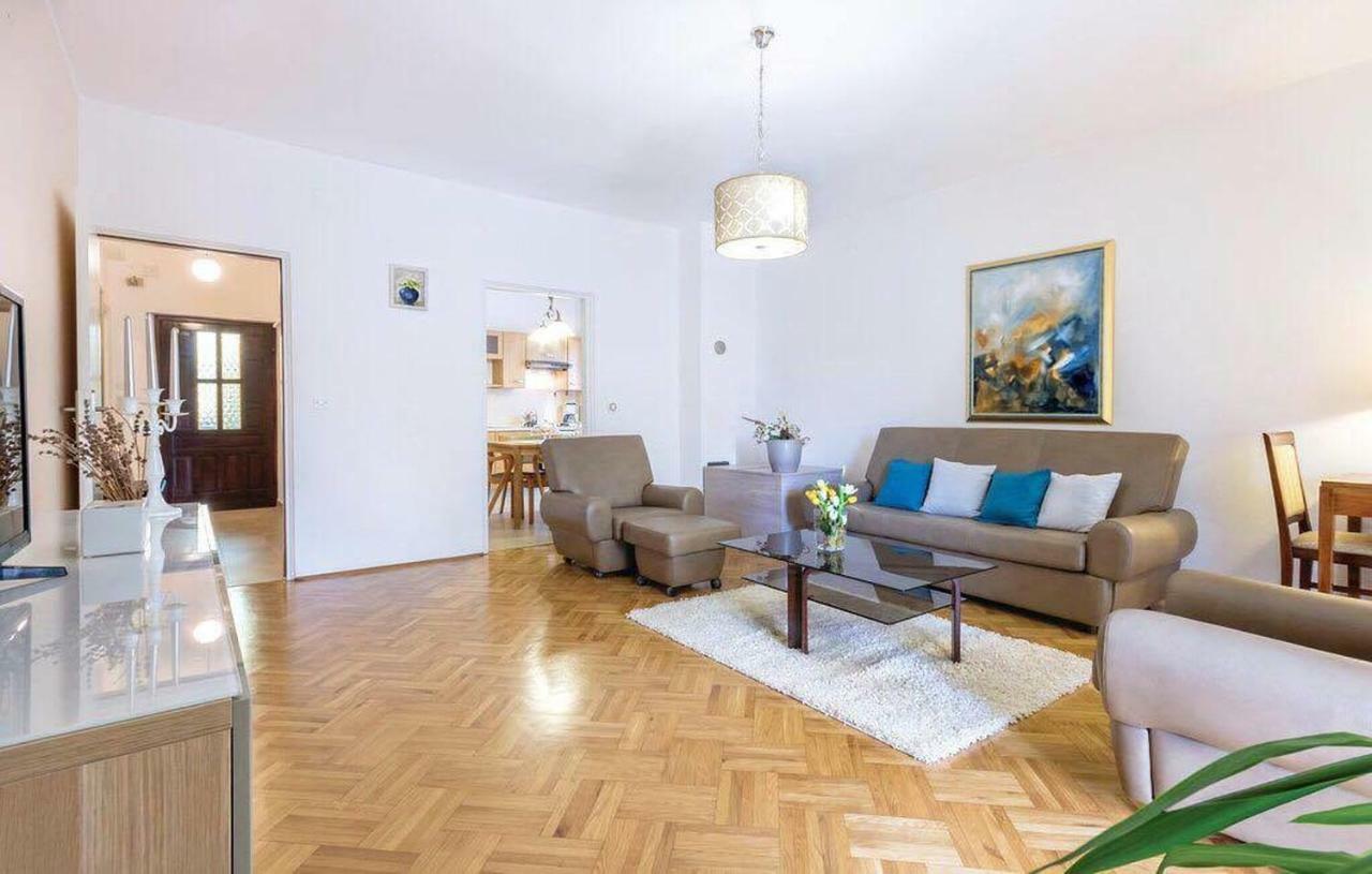 Apartman Eta Appartamento Pola Esterno foto