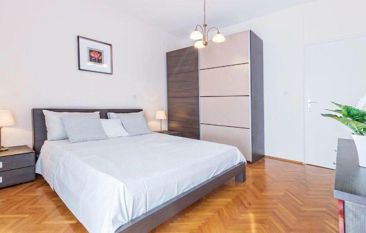 Apartman Eta Appartamento Pola Esterno foto