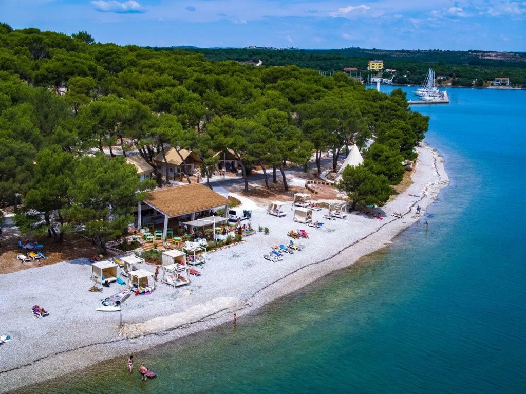 Apartman Eta Appartamento Pola Esterno foto