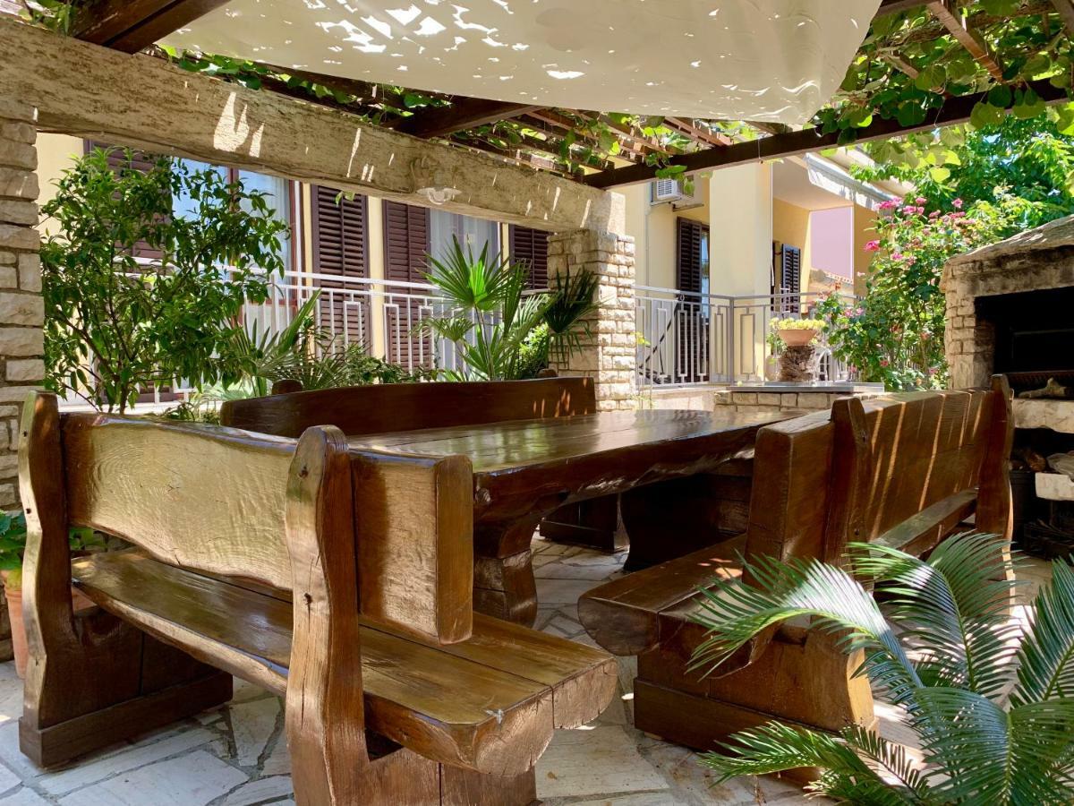 Apartman Eta Appartamento Pola Esterno foto